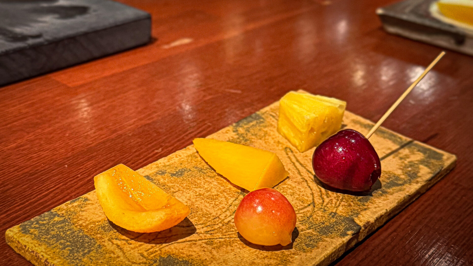 バー月華のフルーツとカクテル